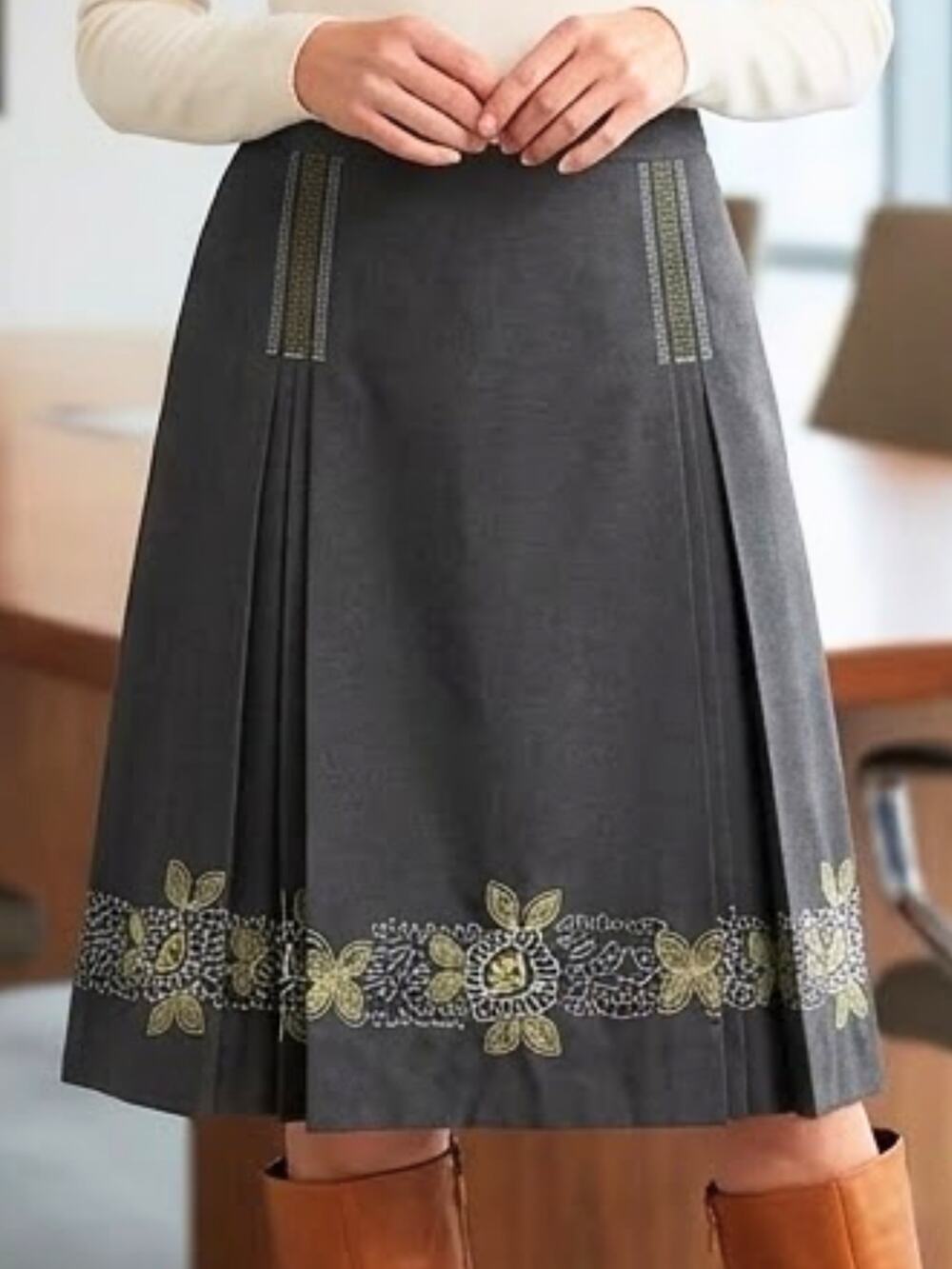 LIZ CLAIBORNE Gray Embroidered Pleated Skirt Size 16 NWT